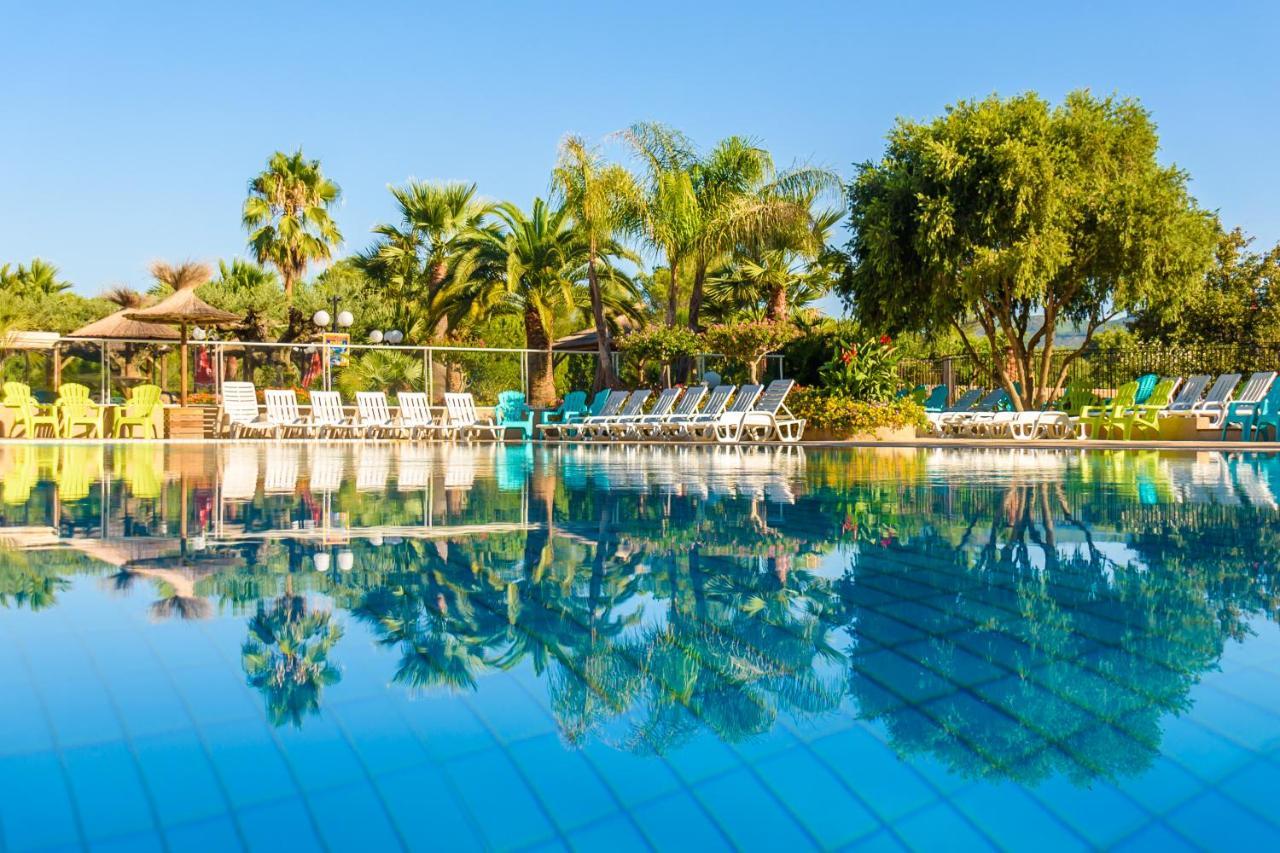 3 Bedroom Chalets Camping Lei Suves - Joycasa Roquebrune-sur Argens Ngoại thất bức ảnh